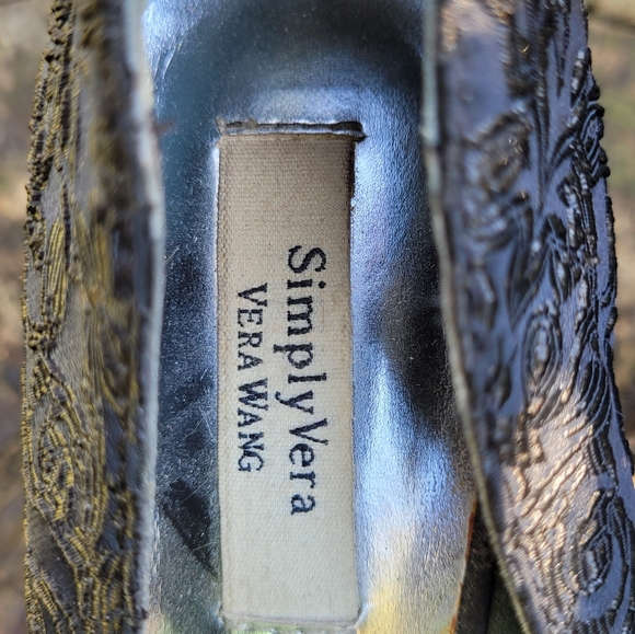 Vintage Women Black Detailed Designs High Heel Pumps By Vera Wang Size 6M/Women - Picture 9 of 10